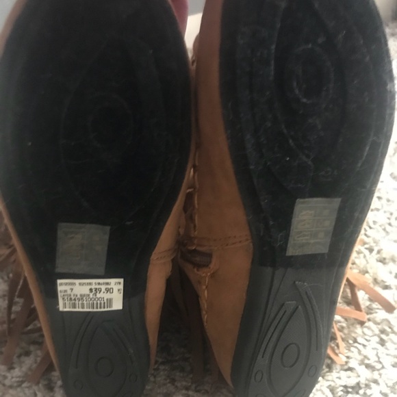 Adriana New York Fringe Moccasin boots - Picture 5 of 6